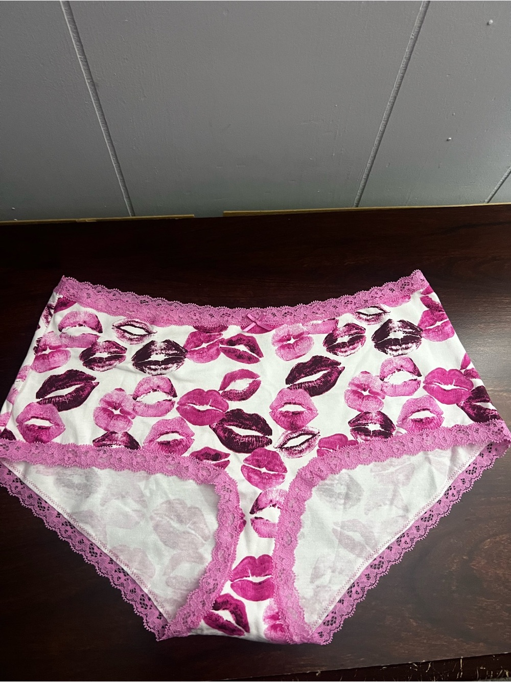 SKIMS Lace Boy Short in White with Pink Kiss Print - Picture 2 of 3